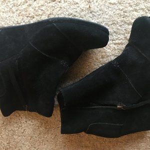 TOMS Black Desert Suede Wedge Booties 10